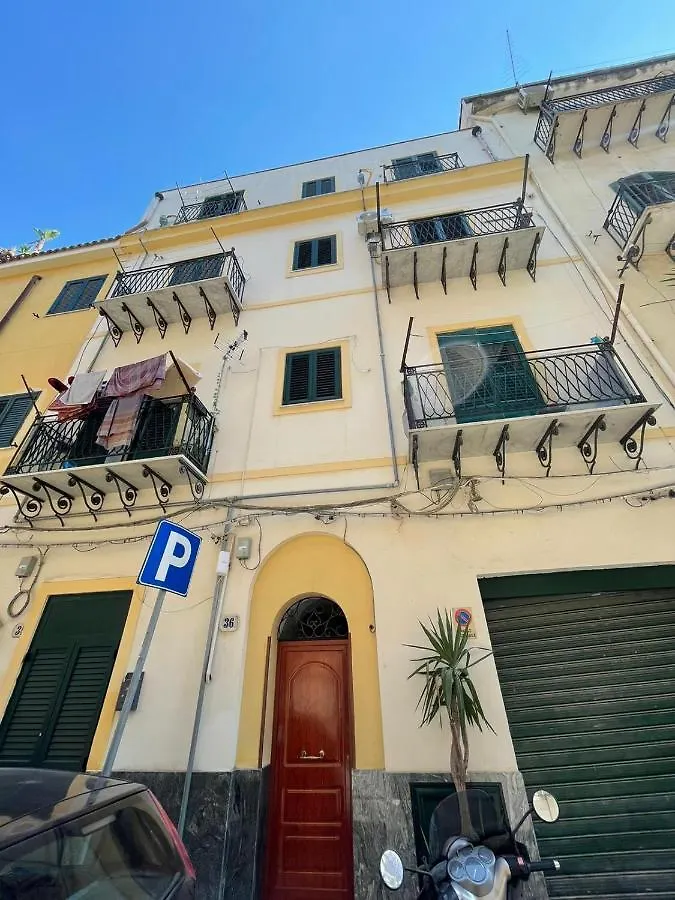 Mama'S Home Palermo 0*,